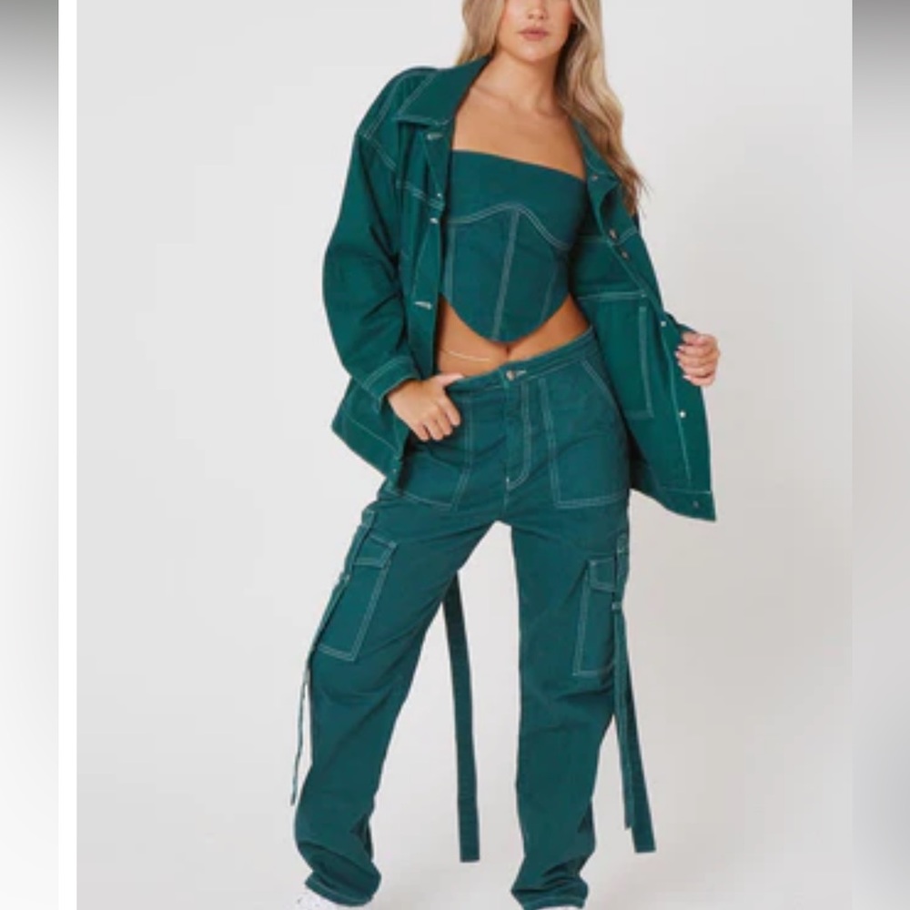 3 piece teal cargo set.